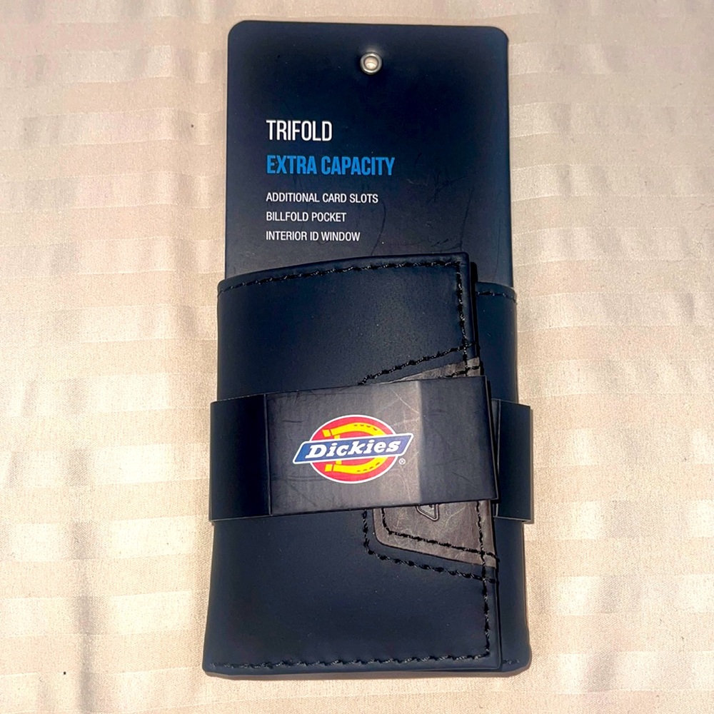 ❤️NEW!!!❤️ Dickies Trifold Extra Capacity ADDITIONAL CARD SLOTS
BILLFOLD POCKET